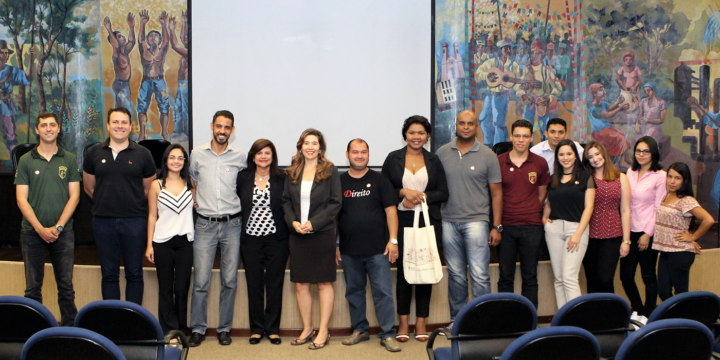 Os alunos assistiram as palestras no auditório Vivaldi Moreira